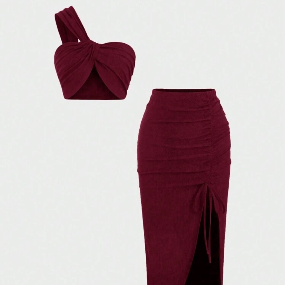 Women’s Ruched Midi Skirt in Burgundy